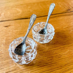 Antique table salt/pepper shakers
