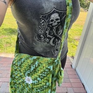 large daisy multi green satchel purse