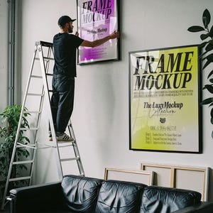 Pode incluir: Duas molduras pretas retangulares contendo cartazes com o texto FRAME MOCKUP. Um cartaz tem um fundo com gradiente roxo, o outro um fundo com gradiente amarelo-esverdeado com o texto indicando DIM AI 59,4 x 84,1 CM.