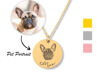 Puede incluir: Collar de oro con un colgante redondo que presenta una imagen grabada en blanco y negro de un Bulldog Francés. El colgante también tiene el nombre "Max" grabado. El collar se muestra sobre un fondo blanco.