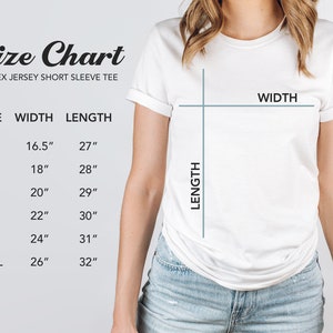 Peut inclure: Tableau des tailles pour un t-shirt &agrave; manches courtes en jersey unisexe. Le tableau indique les mesures de largeur et de longueur en pouces pour les tailles XS, S, M, L, XL et 2XL.