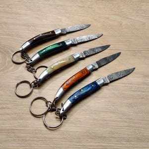 Mini Schlüsselanhänger Damastmesser, Miniatur-Schlüsselanhänger, kleines Taschenmesser, personalisierte Damastklinge, Damaststahl-Schlüsselanhänger