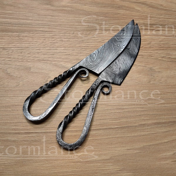 Hand gesmeed Damascus mes, Viking mes met gedraaid handvat, middeleeuws mes, Viking Krumkniv smid snijmes, echte lederen schede