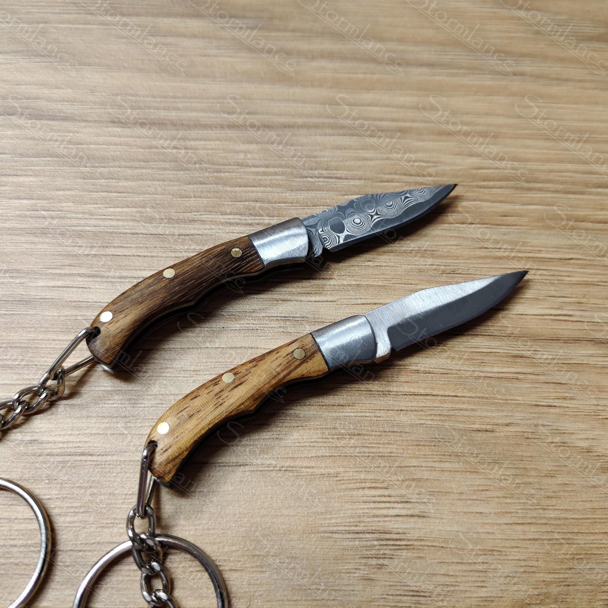 Gravierte Mini-Schlüsselbund Geätzte Damastmesser, Miniatur-Schlüsselanhänger, kleines Taschenmesser, personalisierter Schlüsselring, Damast-Stahlschlüsselbund