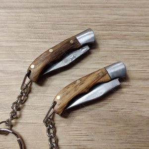 Mini porte-clés gravé, couteau damas gravé, porte-clés miniature, petit couteau de poche, porte-clés en acier damas personnalisé, cadeau unique