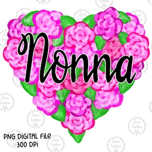 Op de afbeelding: Een roze en groene bloemstuk in de vorm van een hart met het woord "Nonna" in zwarte cursieve letters.