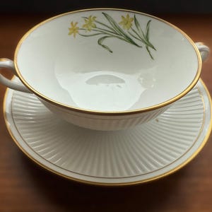Set of 8 Royal Copenhagen Hand-Painted Bouillon Cups & Saucers – Vintage Danish Porcelain (1950s)