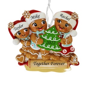 Nostalgic Gingerbread Family of 3 Personalized Christmas Ornament, Three Gingerbread Cookies, Family Ornament, Christmas Family