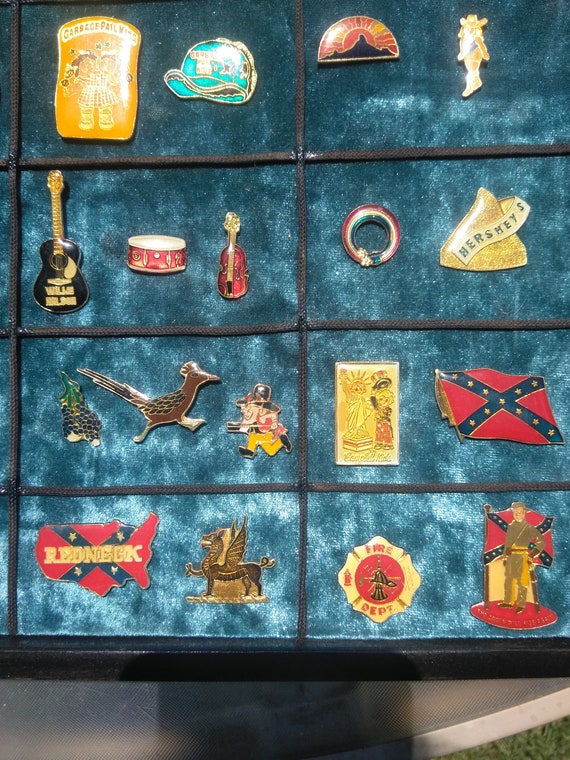 Vintage Pin Collection Display 70 Pins Blue Crushed V… Gem