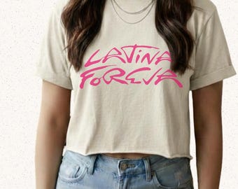 Karol G-Shirt : Tropicoqueta Album Merch, Latein Foreva Shirt - roher Saum abgeschnitten