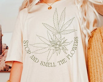 Stop and Smell the Flowers T-shirt met print - shirt Stoner