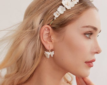 Delicate White Flower Bridal Earrings with Pearls, Wedding Earrings for Brides, Bridal Party Jewellery, Floral Earrings,Wedding Accessories