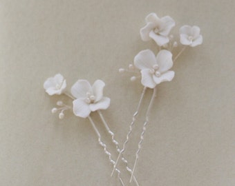 Duo Flower Bridal Hairpins, White Porcelain Wedding Hair Piece , Clay & Pearl Hair Pin, Floral Handmade Bride Headpiece