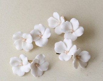 Pince à cheveux délicate en porcelaine blanche, barrette à cheveux florale blanche nuptiale, accessoire de cheveux de mariage, pince à cheveux de mariée, pince à cheveux de demoiselle d'honneur