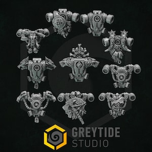Może przedstawiać: Kolekcja dziewięciu szarych, szczegółowo zaprojektowanych miniaturowych torsów, każdy z unikalnymi detalami, takimi jak rogi, tarcze i elementy mechaniczne. Logo "GREYTIDE STUDIO" w prawym dolnym rogu.
