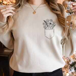 Wildflower Sweatshirt, Floral Sweatshirt, Pocket Flower Shirt, Plant Lover Shirt, Wild Flowers Shirt, Flower Shirt, Gift for Women
