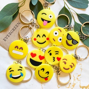 12 Pcs Preppy Smile Key Chain Acrylic Smile Face Keychain Happy Face  Aesthetic Preppy Keychain for Backpack Cute Women's Keyrings and Keychains  for
