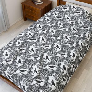 Dark Academia Plush Blanket: Gothic Skulls, Roses & Ravens