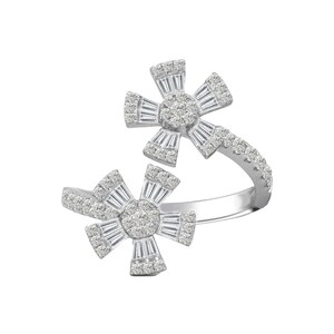 18k White Gold Double Flower Diamond Ring 3.79g 0.90CT