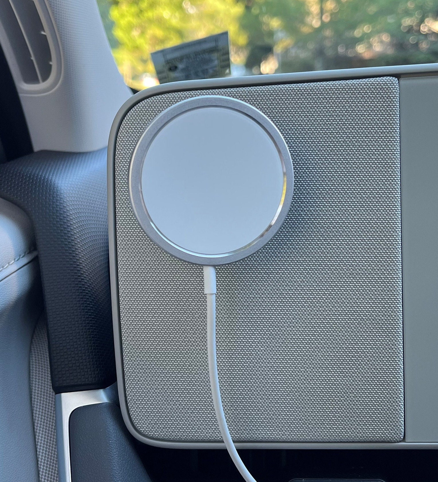 Mous MagSafe Compatible Charging Vent Mount review: A rock-solid car mount