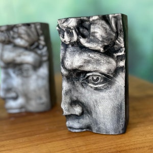 Antique Vintage Style Face Statue - Freestanding Face Sculpture - Handmade Sculptural home decor - Minimal and Arty Interior Design Statue
