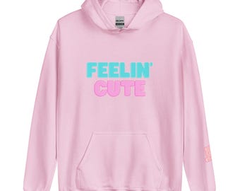 Babyroze dameshoodie | Grafische hoodie 'Feelin Cute' | 'Just Woke Up Like This'-print op de achterkant | Gezellige trui | Zacht meisjessweater cadeau