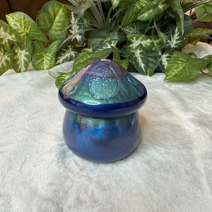 Aurora Bloom Mushroom Jar – Northern Lights Inspired Resin Trinket Container | Jewelry or Crystal Holder | Handmade Fantasy Decor