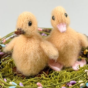 Gestricktes realistisches Entlein, Osterdeko, Glückspilz, Entenkind, Trostspender, Osterdeko, Osterdeko, Glücksbringer