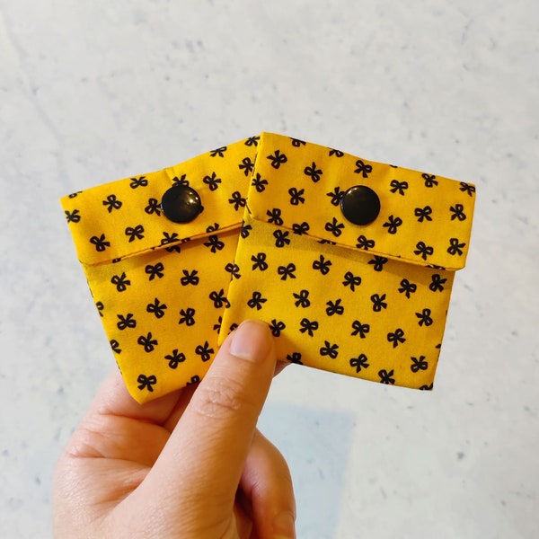 Petite trousse de toilette pour protège-slip | Mini pochette d'époque privée | Mallette de voyage | Noeud jaune