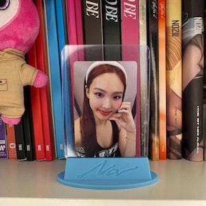 Suporte de cartão fotográfico Nayeon "Na" PerfectFit para carregadores superiores