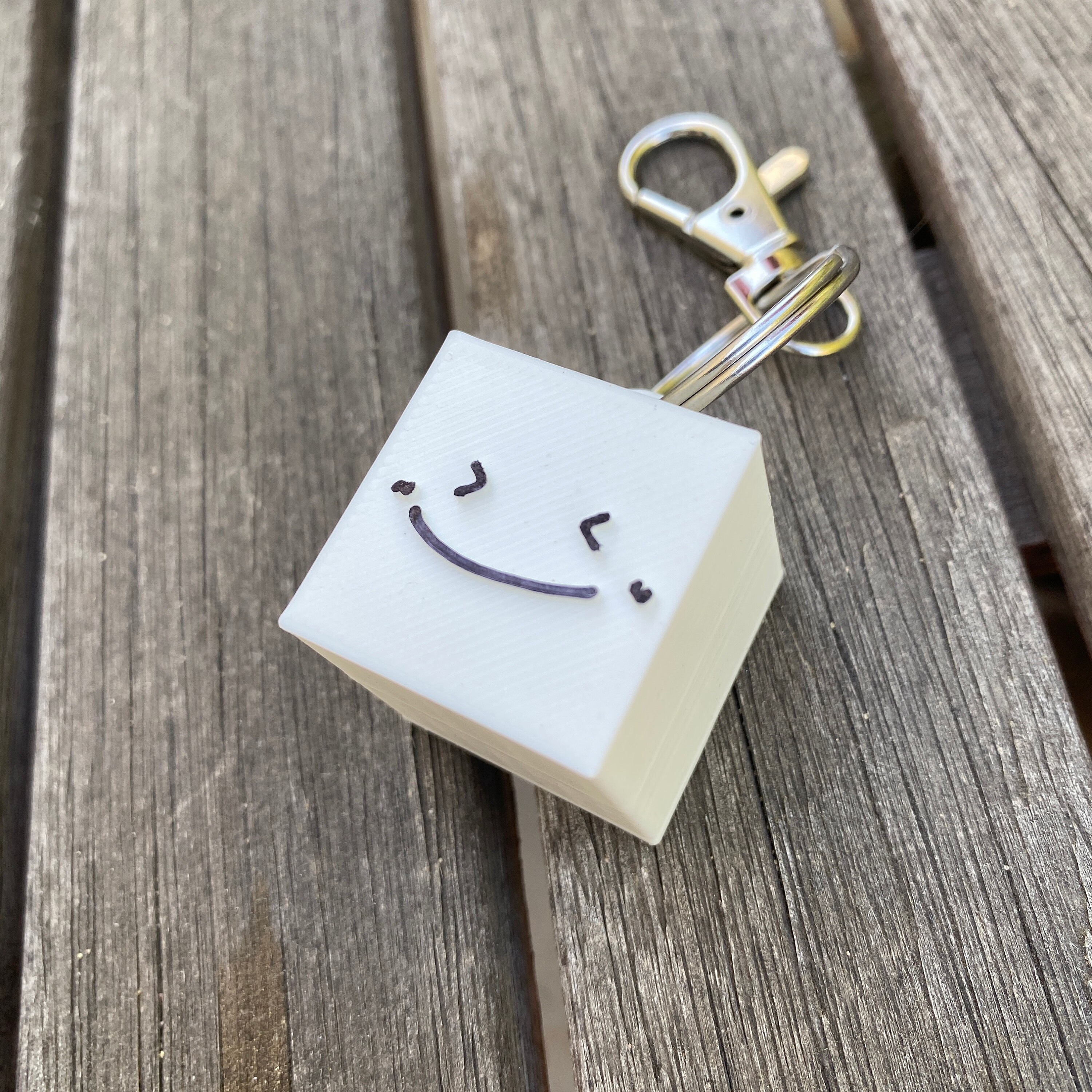 TWICEダヒョンの可愛い豆腐キーホルダー：キュートなキューブ型