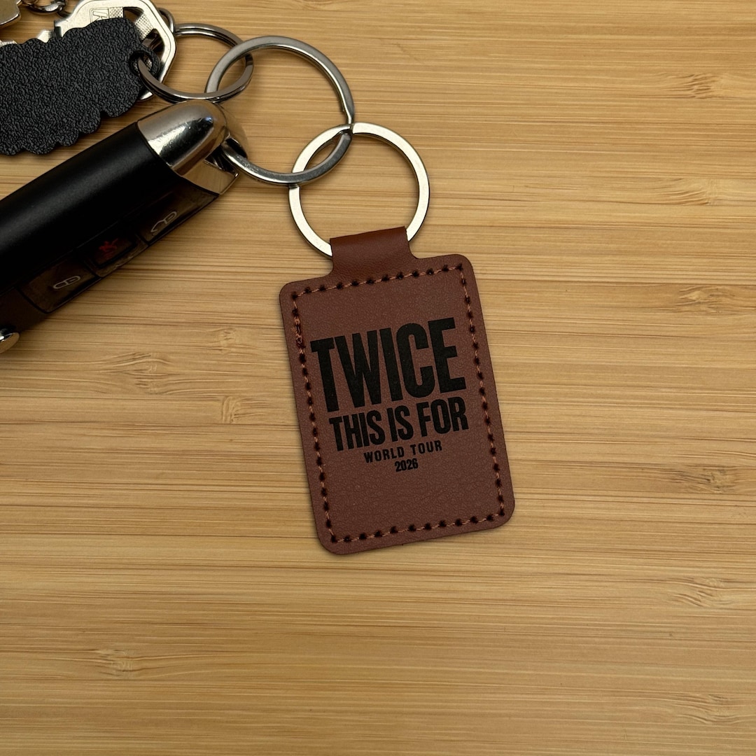 TWICEワールドツアー「This Is For 2026」レザーキーホルダー