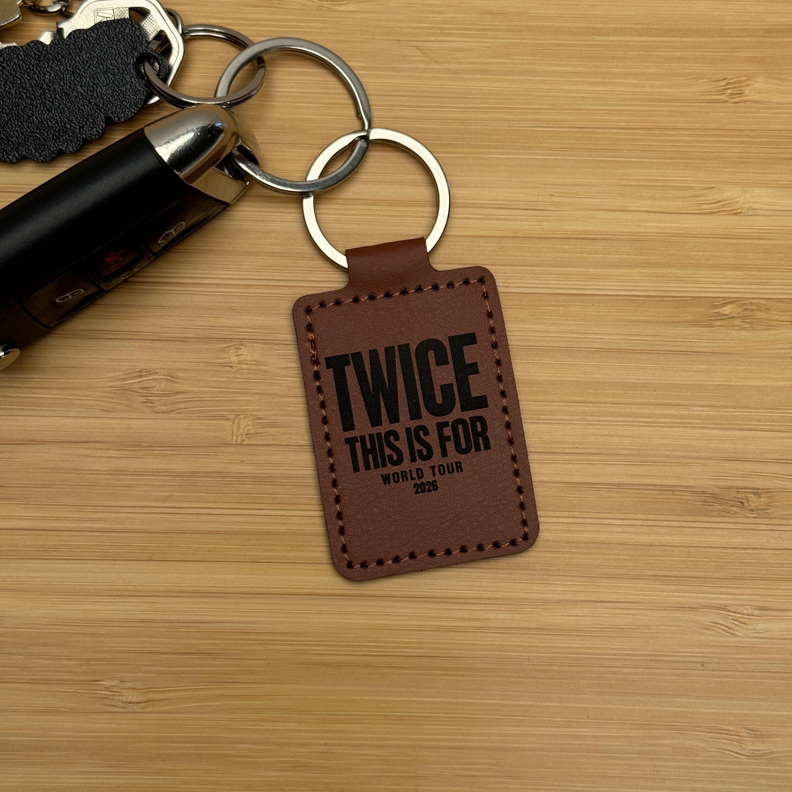 TWICEワールドツアー「This Is For 2026」レザーキーホルダー