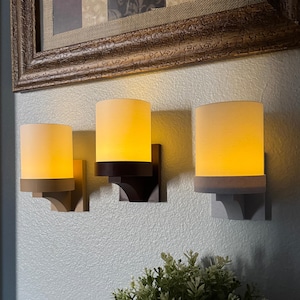 Wall Sconce with Flickering Tealight Contemporary Battery-Operated wall lamp