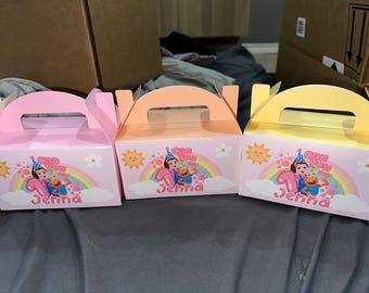 Sra. Rachel, ¿puede decirme si desea una caja para fiesta de cumpleaños de 1, 2 o 3 años? ¡Haga su pedido por caja!