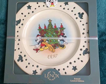 Vintage Lenox Disney Collectible Plate, 1997, Mickey & Co Trimming