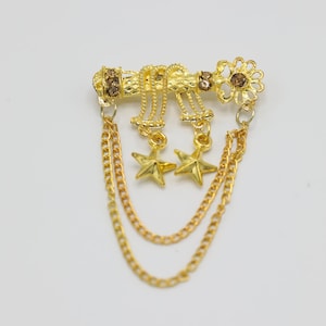 Regal Elegance: Men&#39;s Gold Brooch for Jackets and Sherwanis