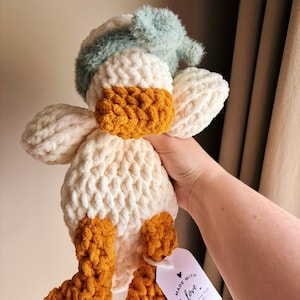 Handmade Crochet Duck Plushie – White  Amigurumi Duck Toy – Soft Chunky Yarn Stuffed Animal – Cozy Woodland Nursery Decor – Gift for Kids