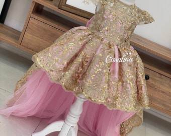 Vestido alto y bajo para niñas. Vestido de princesa rosa de cola larga, vestido de princesa de encaje dorado.