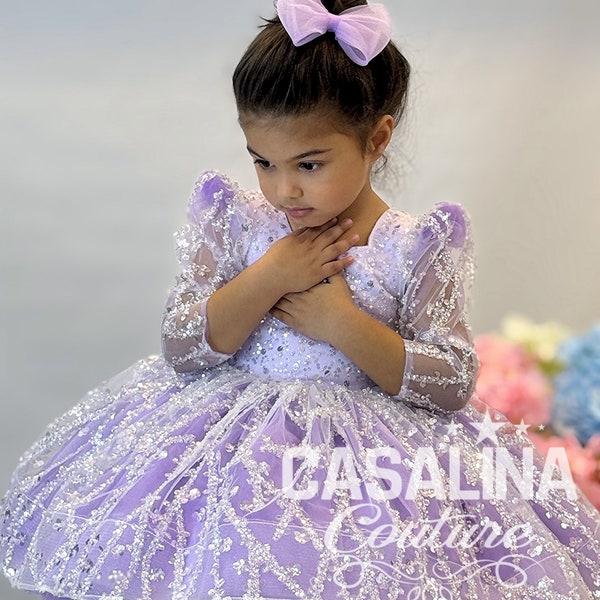 Robe Marissa lilas. Superbe robe de fille de Pâques. Robe pour fille d'anniversaire longueur genou. Robe de demoiselle d'honneur lilas. Robe de soirée gonflée scintillante pour bébé