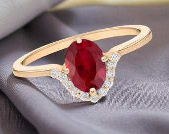 Anillo de rubí ovalado: moderno anillo de promesa hecho a mano en plata de ley.