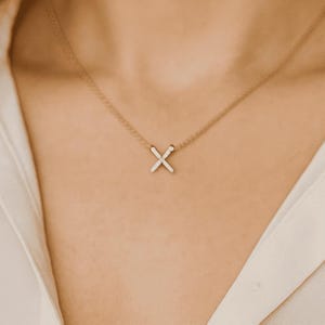 Colgante X hecho a mano / Joyería de plata de ley 925 / Regalo bohemio único / Encanto minimalista para el día a día / Accesorio elegante para ella