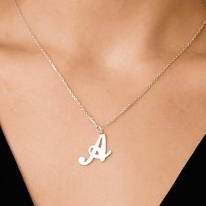 Dije de letra inicial de plata (cualquier letra inicial) 3 tamaños con opción de cadena de eslabones de plata con corte de diamante - idea de regalo personalizada / Plata de ley 925 S