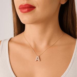 Pingente com Inicial Personalizada – Formato A | Prata de Lei 925K, Ouro 14K | Joias com Nome Personalizado