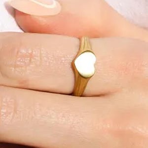 Anillo de sello de corazón de oro - Anillos de acero inoxidable PVD de oro de 18k para mujer, joyas impermeables, anillos de sello para mujer, anillos sentimentales para ella