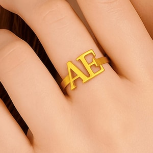 Anillo de inicial doble personalizado, delicado anillo de pareja, anillo apilable con dos iniciales, anillo con letra personalizada, regalo para mejor amigo, regalo único para pareja.