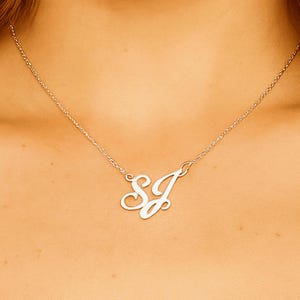 Iniciales personalizadas de Carrie en plata 925 S (2 letras + cadena) - Regalo para el 18.º cumpleaños de una mujer / Plata 925 S