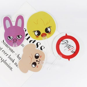 Streunende Kinder Niedlicher Hand-Fan, reizender Kpop-Charakter-Fan, Fans-Sammlung, Jungen-Mädchen-Geschenke, Kpop BangChan Felix Lee Know