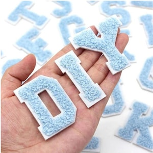 2,0 polegadas azul claro chenille letras patch, bordado ferro em remendo aplique diy nome alfabeto patches para roupas chapéus bolsas acessórios