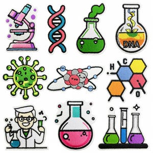 Può includere: Una collezione di toppe ricamate con disegni a tema scientifico. Include un microscopio, filamenti di DNA, beute con liquido verde, un virus, un atomo, uno scienziato e strutture molecolari. Le toppe sono in vari colori e stili.